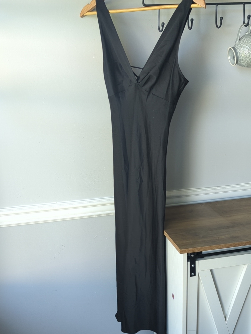 Jones New York Black Sleeveless V-Neck Midi Dress